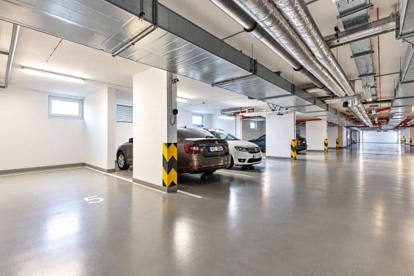 Pronájem garáže 15 m², Nademlejnská, Praha Pronájem garáže 15 m², Nademlejnská, Praha