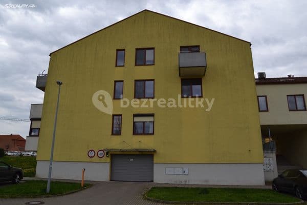 Pronájem garáže 15 m², Mladých Běchovic, Praha Pronájem garáže 15 m², Mladých Běchovic, Praha