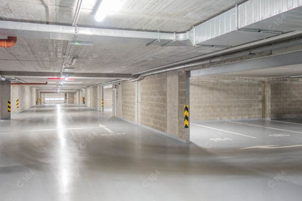 Pronájem garáže 15 m², Čerpadlová, Praha Pronájem garáže 15 m², Čerpadlová, Praha