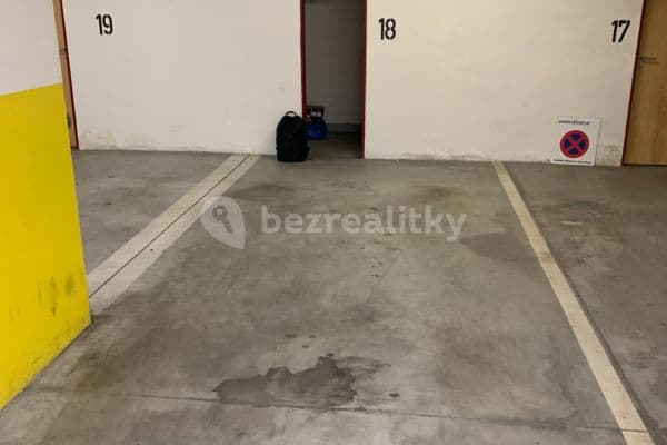Pronájem garáže 14 m², Husitská, Prague