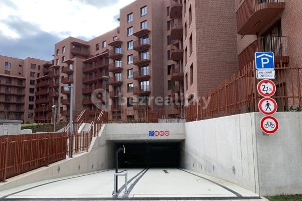 Pronájem garáže 14 m², Páričkova, Bratislava Pronájem garáže 14 m², Páričkova, Bratislava