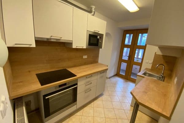 Pronájem bytu 1+1 37 m², Husova, Zlonice Pronájem bytu 1+1 37 m², Husova, Zlonice