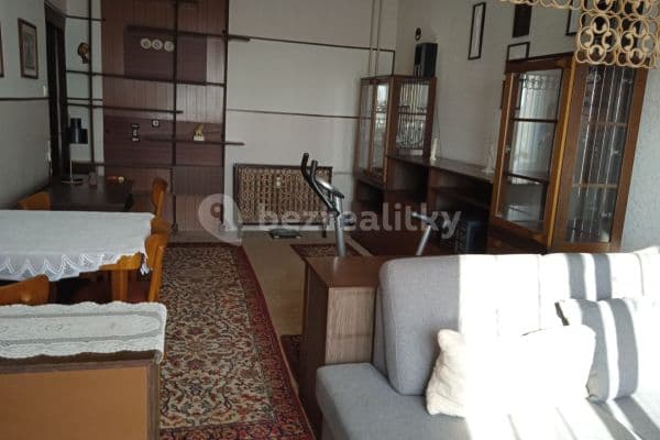 Pronájem bytu 2+1 56 m², Svobodova, Nová Role Pronájem bytu 2+1 56 m², Svobodova, Nová Role