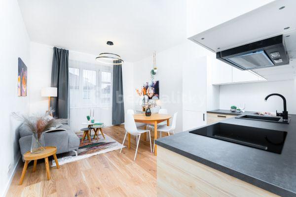 Prodej bytu 2+kk 52 m², Přístavní, Hlavní město Praha