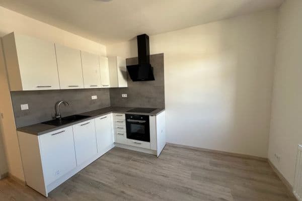 Pronájem bytu 2+kk 40 m², V Zahradách, Hlavní město Praha Pronájem bytu 2+kk 40 m², V Zahradách, Hlavní město Praha