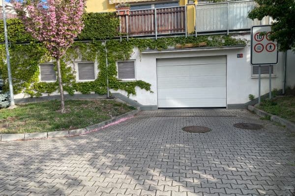Pronájem garáže 17 m², Wiesenthalova, Praha Pronájem garáže 17 m², Wiesenthalova, Praha