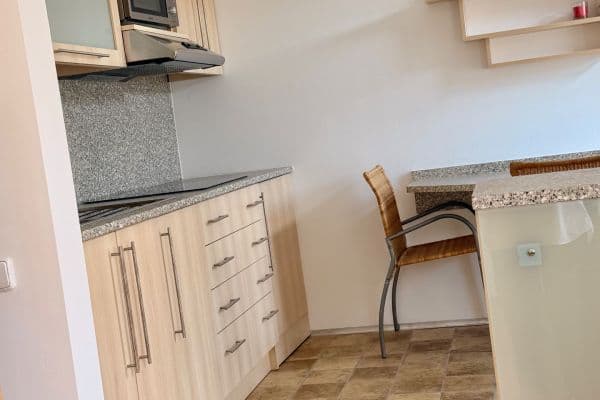 Pronájem bytu Garsoniéra 39 m², Českomoravská, Praha Pronájem bytu Garsoniéra 39 m², Českomoravská, Praha