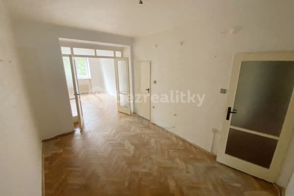 Prodej bytu 4+1 87 m², Nemocniční, Hlavní město Praha