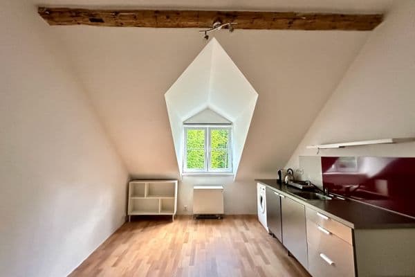 Pronájem bytu 1+kk 20 m², Moravská, Karlovy Vary Pronájem bytu 1+kk 20 m², Moravská, Karlovy Vary
