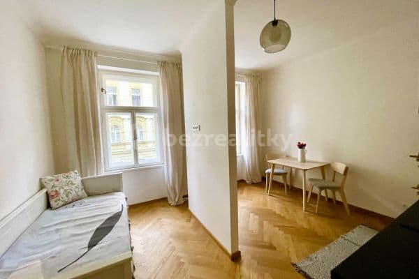 Pronájem bytu 1+kk 27 m², Černomořská, Praha Pronájem bytu 1+kk 27 m², Černomořská, Praha