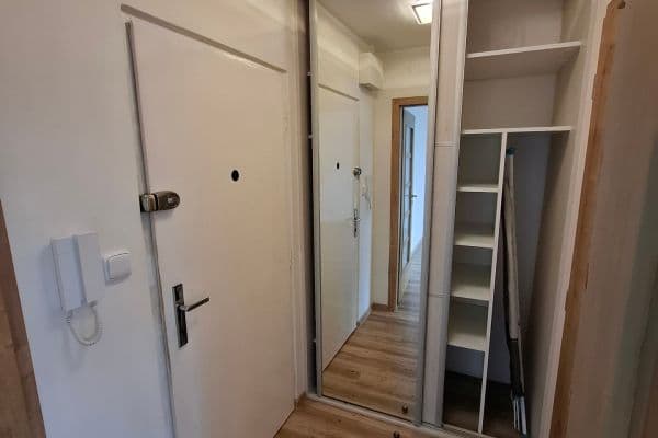 Pronájem bytu 1+kk 27 m², Veltruská, Hlavní město Praha Pronájem bytu 1+kk 27 m², Veltruská, Hlavní město Praha