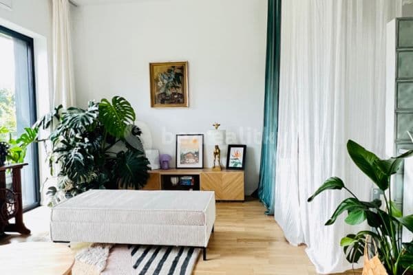 Pronájem bytu 1+1 60 m², Račianska, Nové Mesto Pronájem bytu 1+1 60 m², Račianska, Nové Mesto