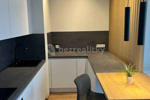 Pronájem bytu 1+kk 31 m², Heřmanická, Praha Pronájem bytu 1+kk 31 m², Heřmanická, Praha