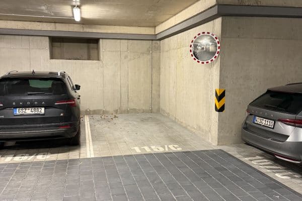 Pronájem garáže 15 m², U Sluncové, Hlavní město Praha Pronájem garáže 15 m², U Sluncové, Hlavní město Praha