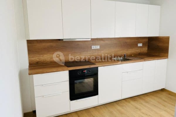 Pronájem bytu 4+1 100 m², Marty Rožánkové, Břuchotín Pronájem bytu 4+1 100 m², Marty Rožánkové, Břuchotín