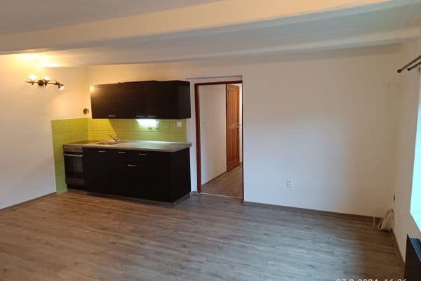 Pronájem bytu 1+kk 35 m², Nebužely Pronájem bytu 1+kk 35 m², Nebužely