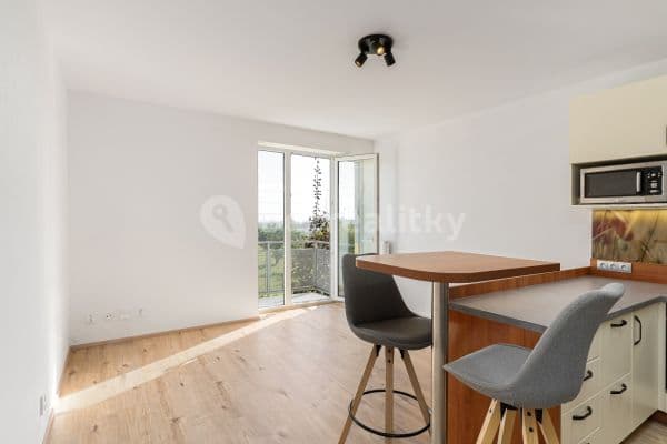 Pronájem bytu 2+kk 53 m², Jaroslava Holečka, Kladno Pronájem bytu 2+kk 53 m², Jaroslava Holečka, Kladno