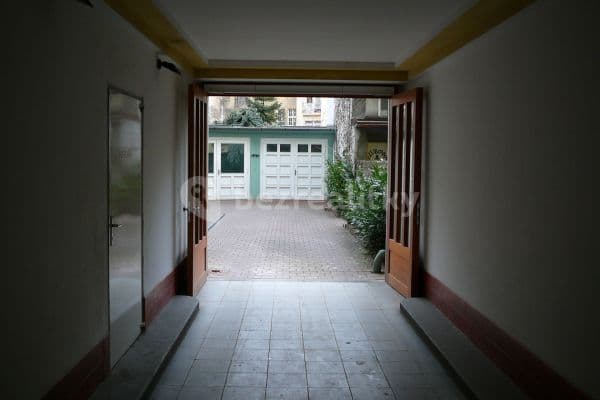 Pronájem garáže 21 m², Uralská, Praha Pronájem garáže 21 m², Uralská, Praha
