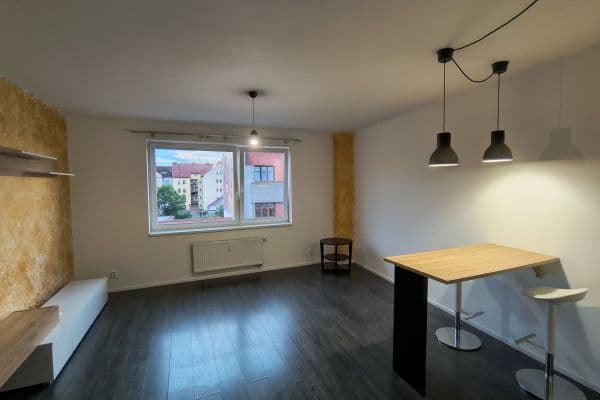 Pronájem bytu 1+kk 32 m², Pichlova, Pardubice, Pardubický kraj Pronájem bytu 1+kk 32 m², Pichlova, Pardubice, Pardubický kraj