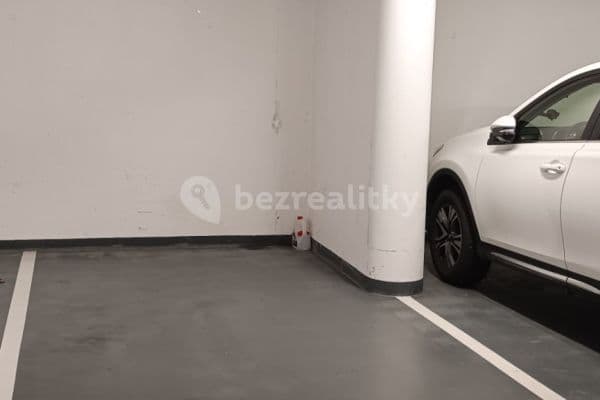 Pronájem garáže 15 m², Korunní, Praha Pronájem garáže 15 m², Korunní, Praha