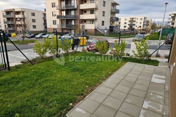 Pronájem bytu 2+kk 56 m², Armádní, Milovice Pronájem bytu 2+kk 56 m², Armádní, Milovice