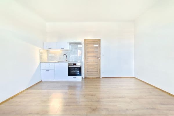 Pronájem bytu 1+kk 25 m², Nad Hradním potokem, Praha Pronájem bytu 1+kk 25 m², Nad Hradním potokem, Praha