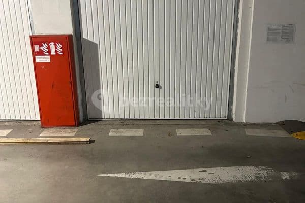 Pronájem garáže 19 m², Hnězdenská, Hlavní město Praha Pronájem garáže 19 m², Hnězdenská, Hlavní město Praha