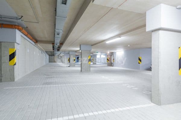 Pronájem garáže 12 m², U Pergamenky,  Pronájem garáže 12 m², U Pergamenky,
