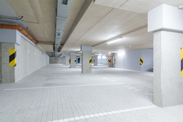 Pronájem garáže 12 m², U Pergamenky, Pronájem garáže 12 m², U Pergamenky,