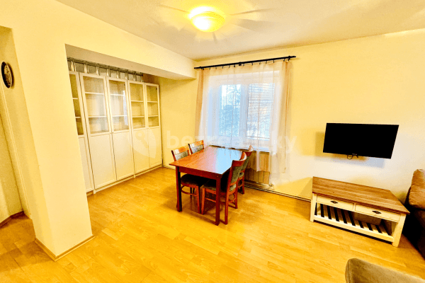 Pronájem bytu 2+1 50 m², Lovinského, Bratislava Pronájem bytu 2+1 50 m², Lovinského, Bratislava