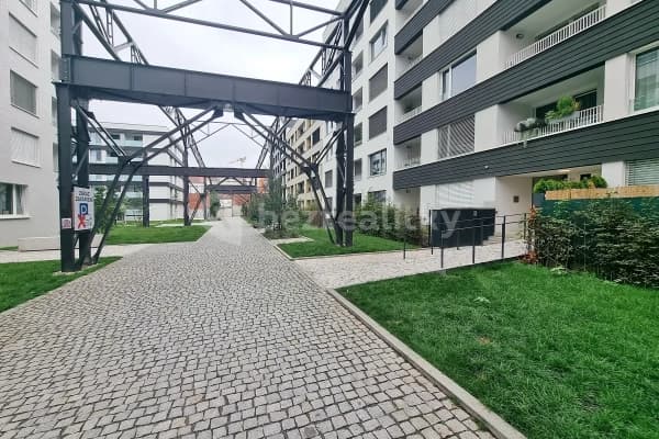 Pronájem garáže 12 m², U Pergamenky, Praha Pronájem garáže 12 m², U Pergamenky, Praha