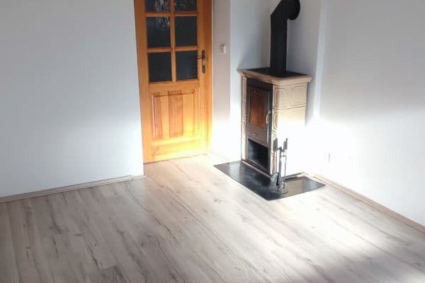 Pronájem bytu 5+1 60 m², Rákosníkova, Neveklov Pronájem bytu 5+1 60 m², Rákosníkova, Neveklov