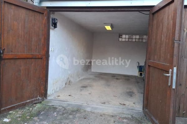 Pronájem garáže 27 m², U Klavírky, Praha Pronájem garáže 27 m², U Klavírky, Praha