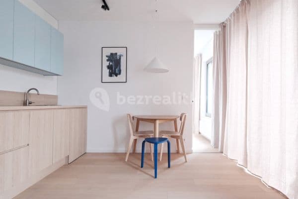 Pronájem bytu 2+1 37 m², Račianska, Nové Mesto Pronájem bytu 2+1 37 m², Račianska, Nové Mesto