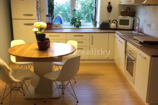 Pronájem bytu 2+1 55 m², Jeremenkova, Hlavní město Praha Pronájem bytu 2+1 55 m², Jeremenkova, Hlavní město Praha