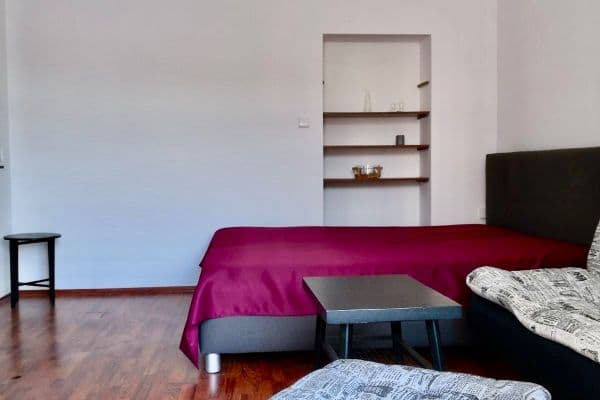 Pronájem bytu 1+1 40 m², Nákladní, Karlovy Vary Pronájem bytu 1+1 40 m², Nákladní, Karlovy Vary