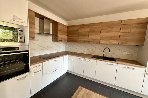 Pronájem bytu 4+1 100 m², Josefa Hory, Jablonec nad Nisou Pronájem bytu 4+1 100 m², Josefa Hory, Jablonec nad Nisou