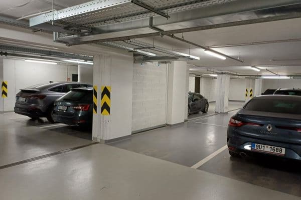 Pronájem garáže 12 m², U Mlýnského kanálu, Praha Pronájem garáže 12 m², U Mlýnského kanálu, Praha