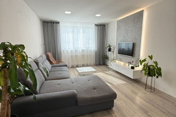 Prodej bytu 3+1 72 m², Zarámí, Zlín, Zlínský kraj Prodej bytu 3+1 72 m², Zarámí, Zlín, Zlínský kraj