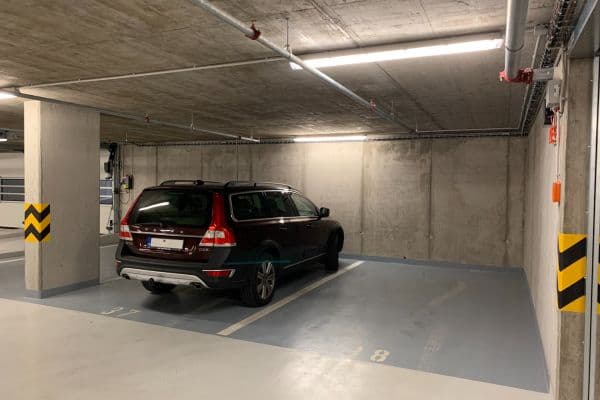 Pronájem garáže 15 m², Za Strašnickou vozovnou, Praha Pronájem garáže 15 m², Za Strašnickou vozovnou, Praha