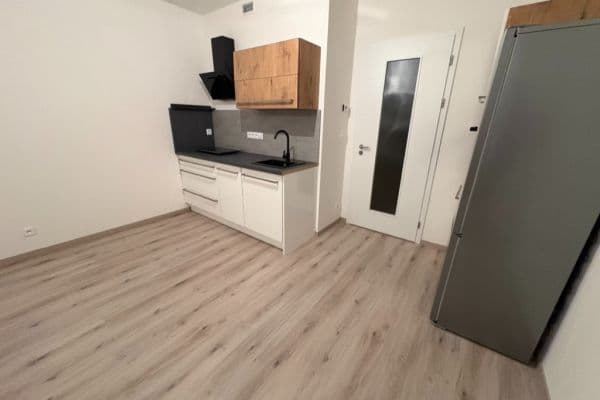 Pronájem bytu 1+kk 34 m², Poděbradská, Hlavní město Praha Pronájem bytu 1+kk 34 m², Poděbradská, Hlavní město Praha
