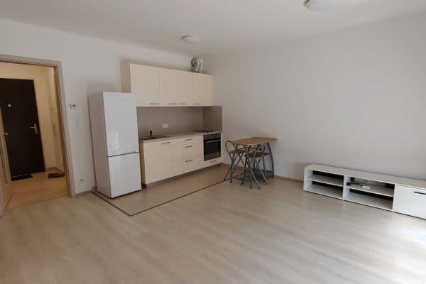 Pronájem bytu 1+kk 34 m², Toufarova, Praha Pronájem bytu 1+kk 34 m², Toufarova, Praha