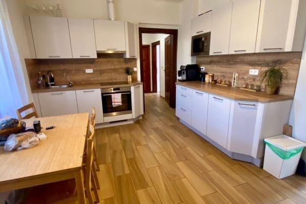 Pronájem bytu 3+1 100 m², Husova, Zlonice Pronájem bytu 3+1 100 m², Husova, Zlonice