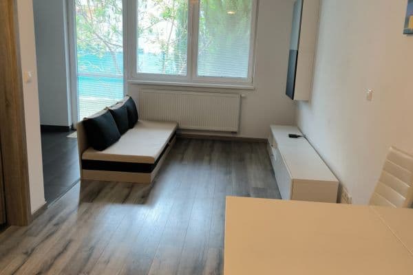 Pronájem bytu Garsoniéra 32 m², Rastislavova, Slovenský Grob Pronájem bytu Garsoniéra 32 m², Rastislavova, Slovenský Grob