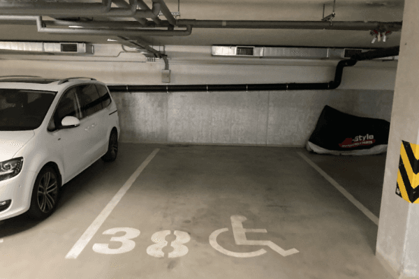 Pronájem garáže 21 m², Ústavní, Praha Pronájem garáže 21 m², Ústavní, Praha