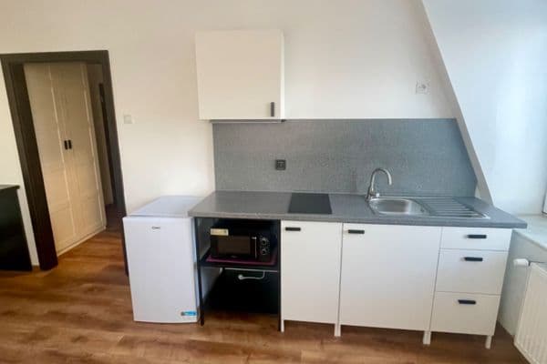 Pronájem bytu 1+kk 22 m², Suchdolské náměstí, Hlavní město Praha Pronájem bytu 1+kk 22 m², Suchdolské náměstí, Hlavní město Praha