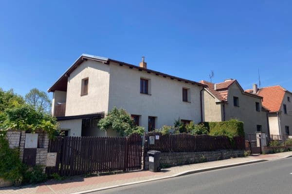 Pronájem bytu 2+1 82 m², K Holyni, Praha Pronájem bytu 2+1 82 m², K Holyni, Praha