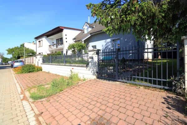 Pronájem domu 140 m², pozemek 335 m², V padolině, Pronájem domu 140 m², pozemek 335 m², V padolině,