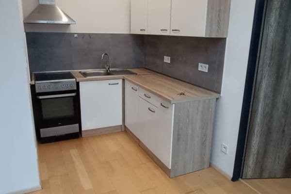 Pronájem bytu 2+kk 42 m², Nerudova, Hradec Králové Pronájem bytu 2+kk 42 m², Nerudova, Hradec Králové