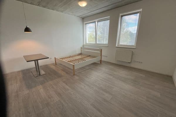 Pronájem bytu 1+kk 45 m², U Uhříněveské obory, Hlavní město Praha Pronájem bytu 1+kk 45 m², U Uhříněveské obory, Hlavní město Praha